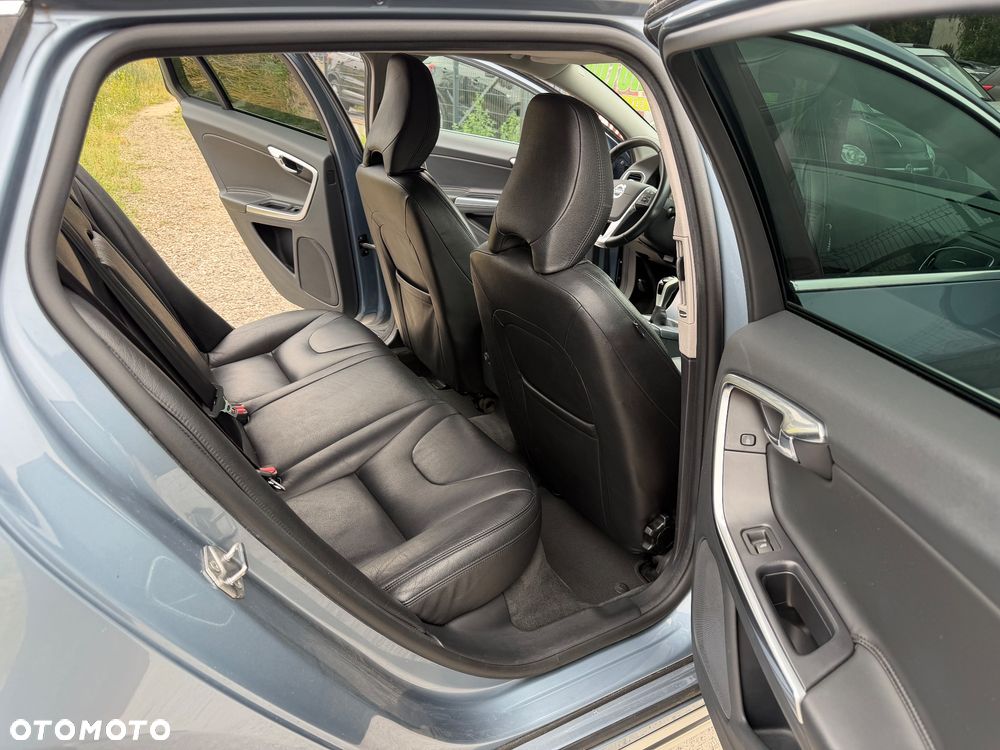 Volvo V60 D2 Summum - 12