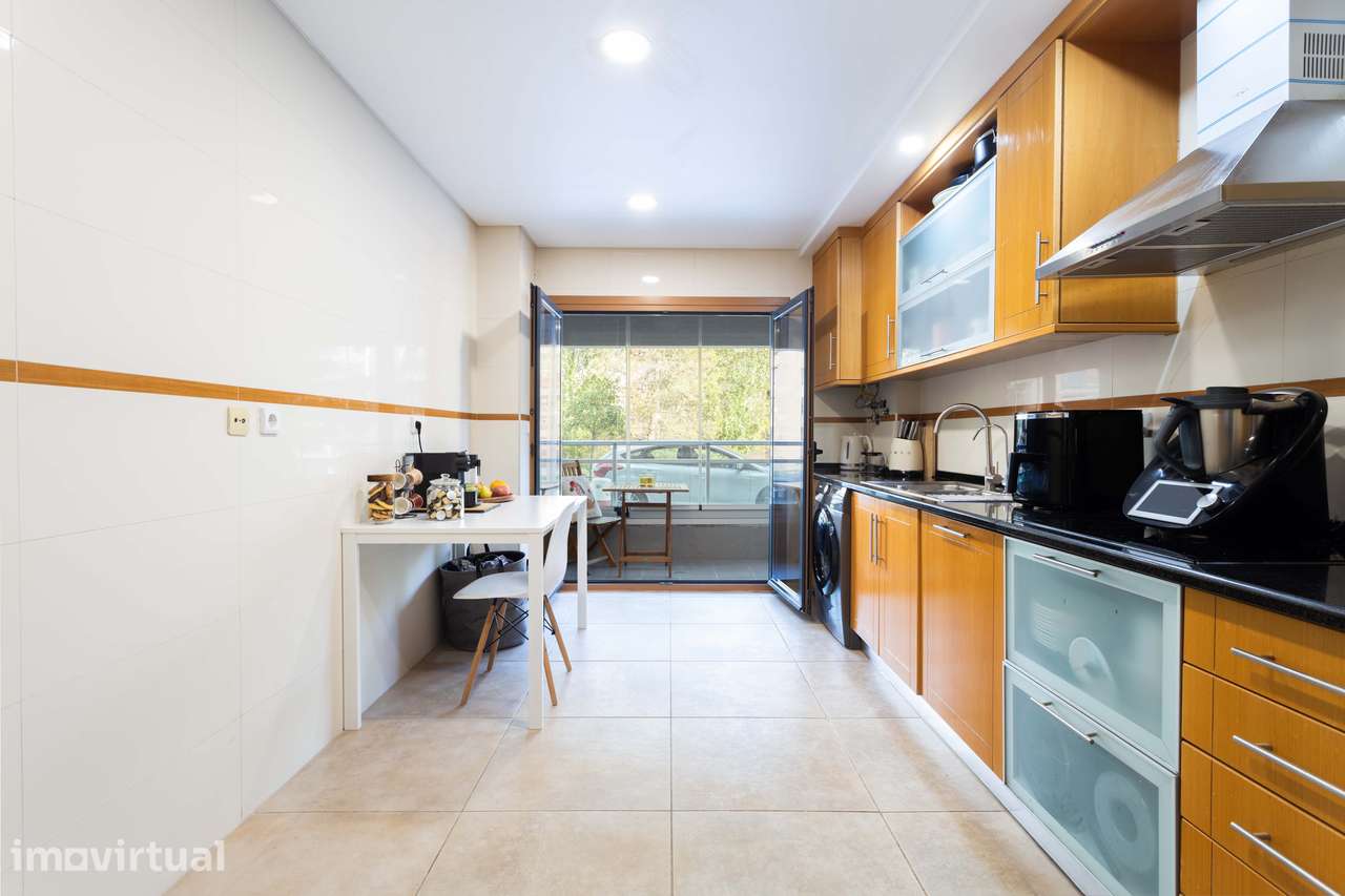 Apartamento T1 com Box e Carregamento Elétrico em Alverca, Urbanização - Grande imagem: 3/24