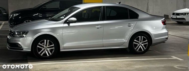 Volkswagen Jetta - 1
