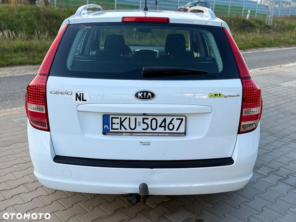Kia Ceed - 10