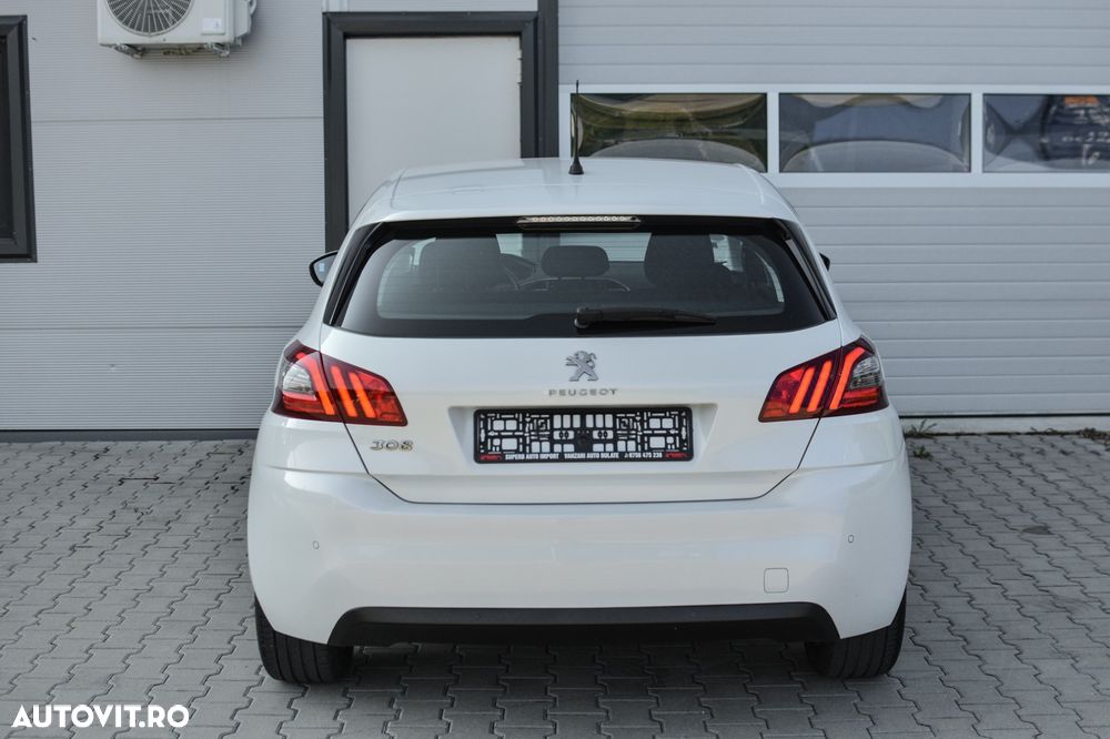 Peugeot 308 1.2 L PureTech Turbo S&S Allure - 13