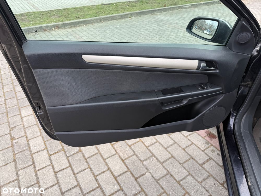 Opel Astra 1.9 CDTI DPF NAVI - 10