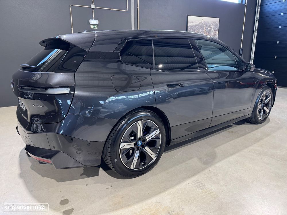 BMW iX xDrive 40 Pack Desportivo - 11
