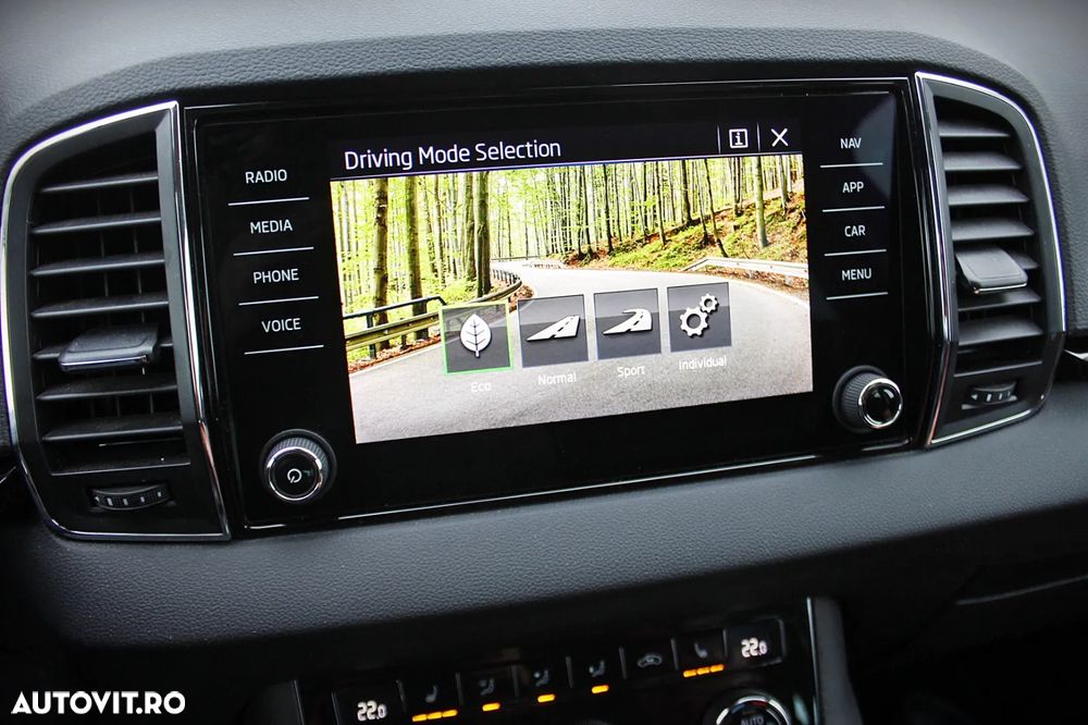 Skoda Karoq 2.0 TDI DSG Sportline - 8