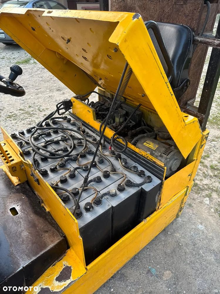 Caterpillar F35 - 6