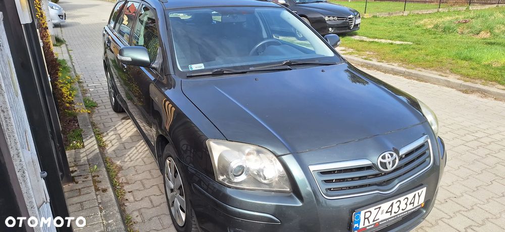 Toyota Avensis - 2