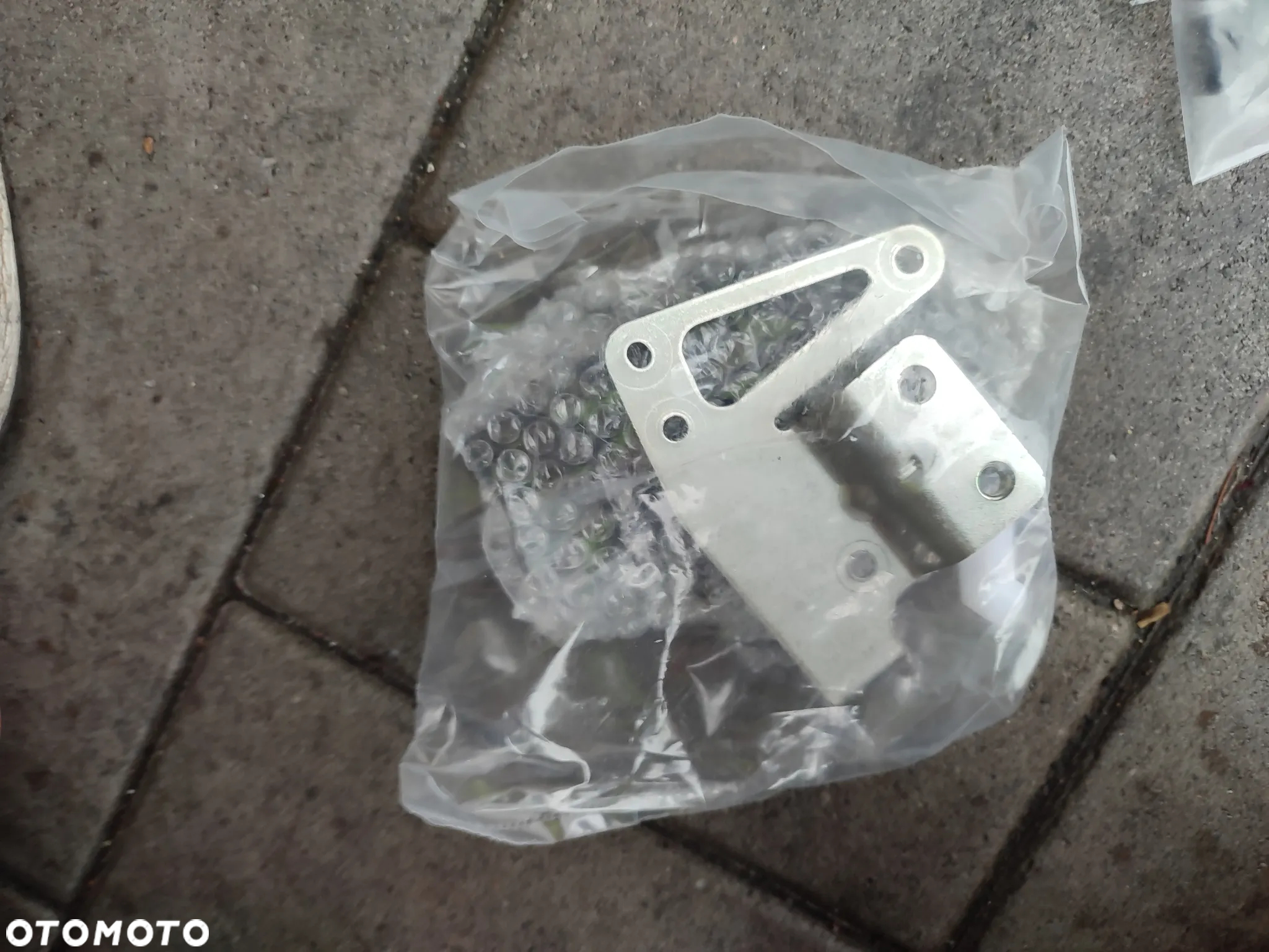 Mechanizm otwierania kufra centralnego Honda Forza 125 300 - 4