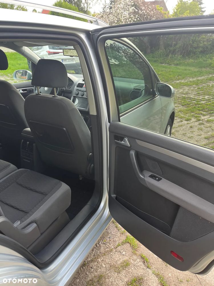 Volkswagen Touran - 5