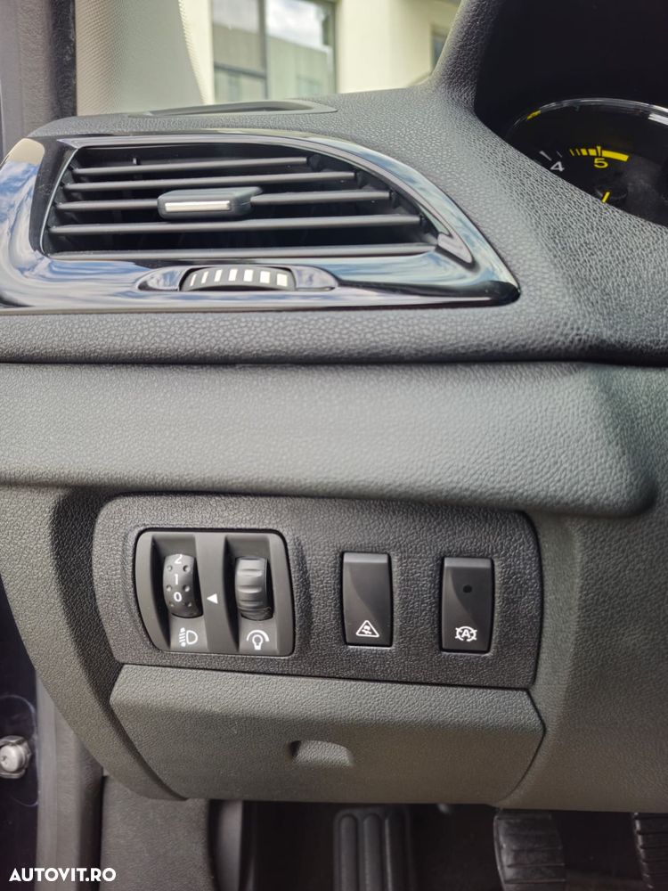 Renault Megane ENERGY dCi 110 Start & Stop Bose Edition - 12