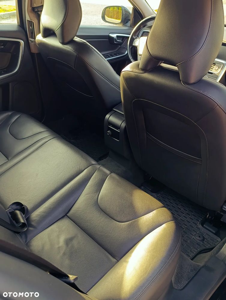 Volvo V60 D2 Momentum - 12