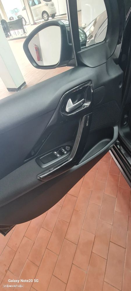 Peugeot 208 - 17