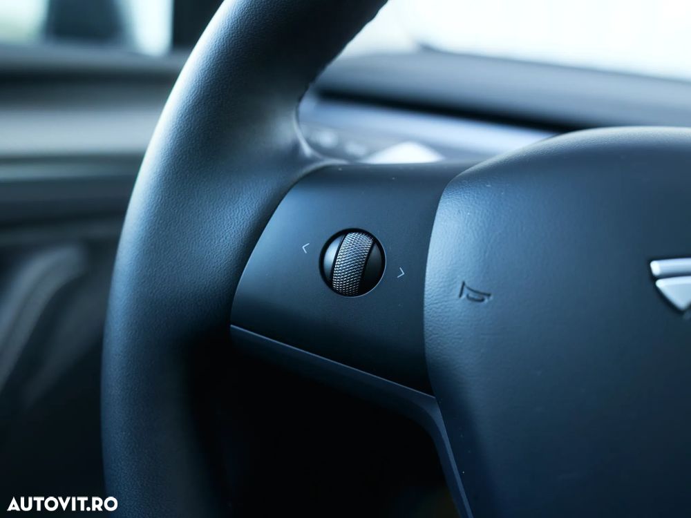 Tesla Model Y - 24