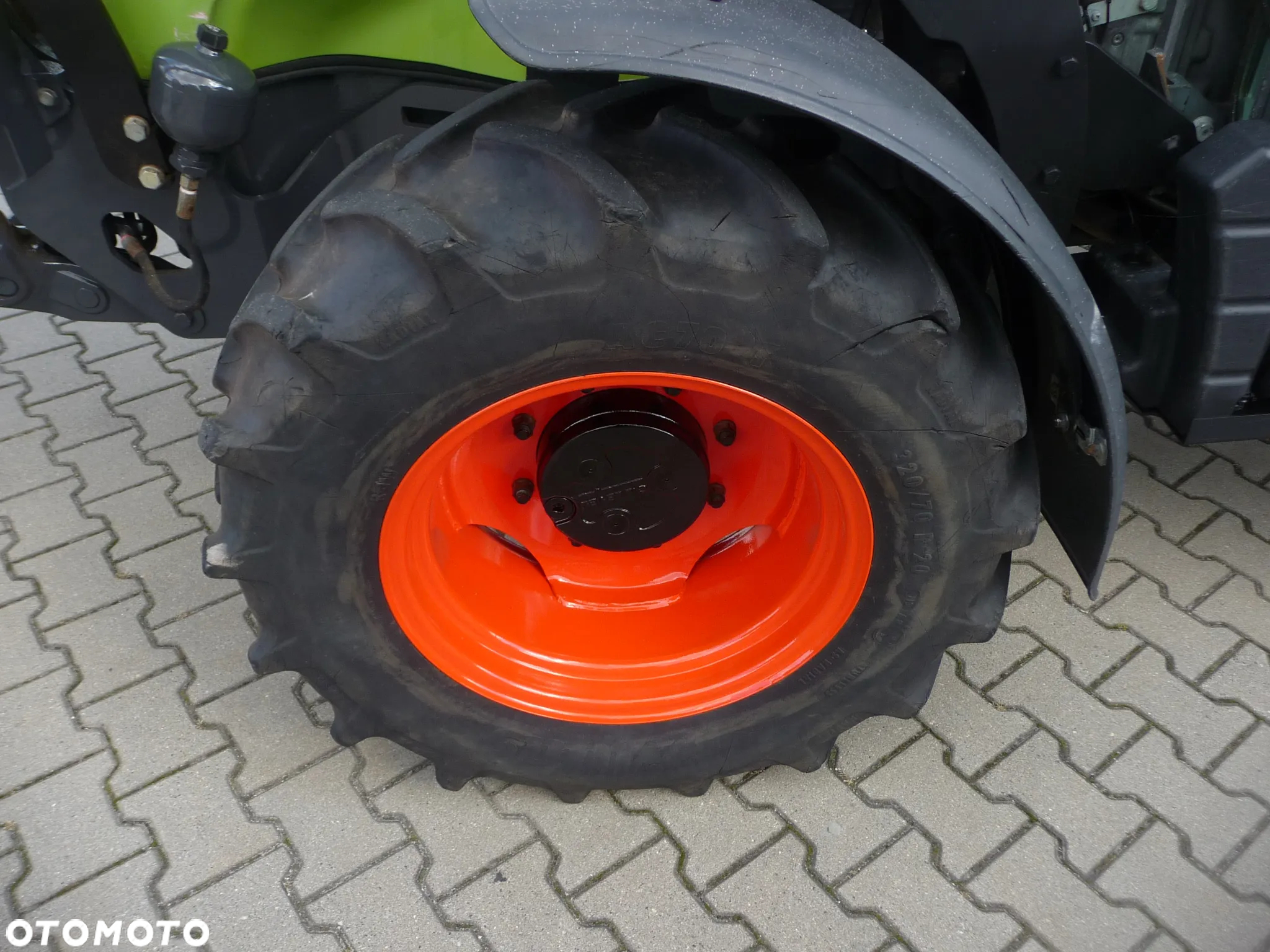 Claas Nexos 240F - 11