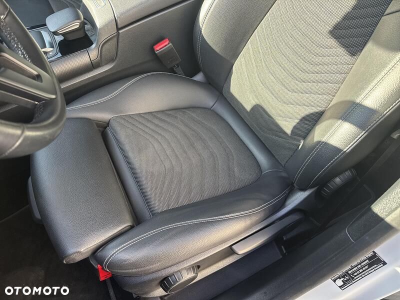 Mercedes-Benz GLB 200 7G-DCT - 17