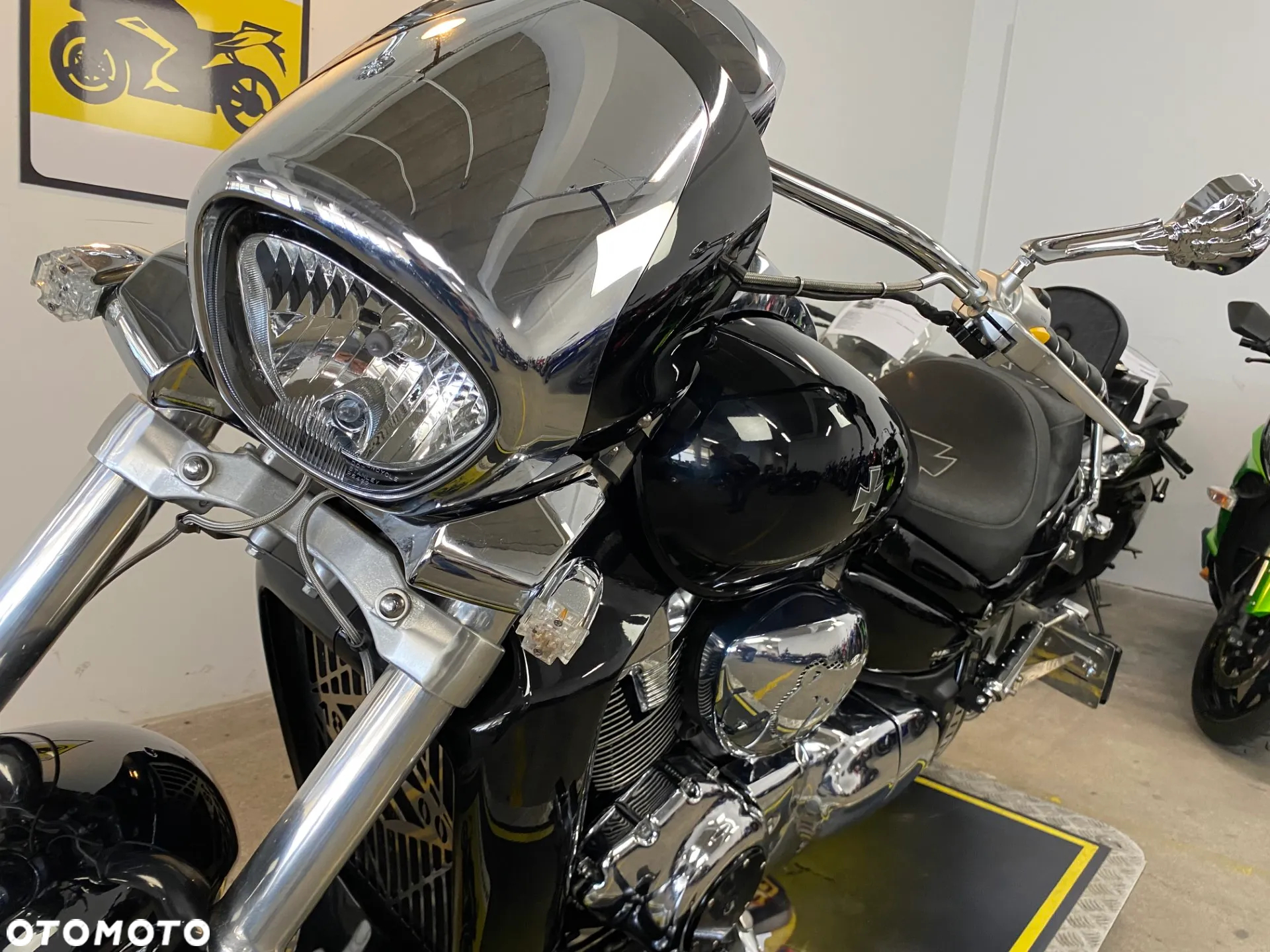 Suzuki Intruder - 11