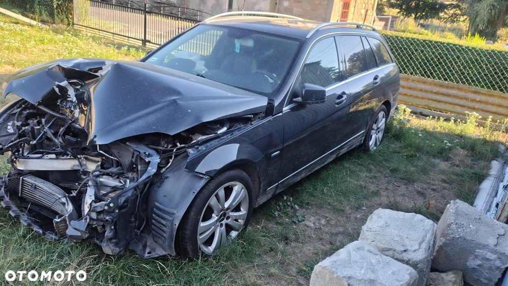 Mercedes-Benz C-Class 2011 photo 3