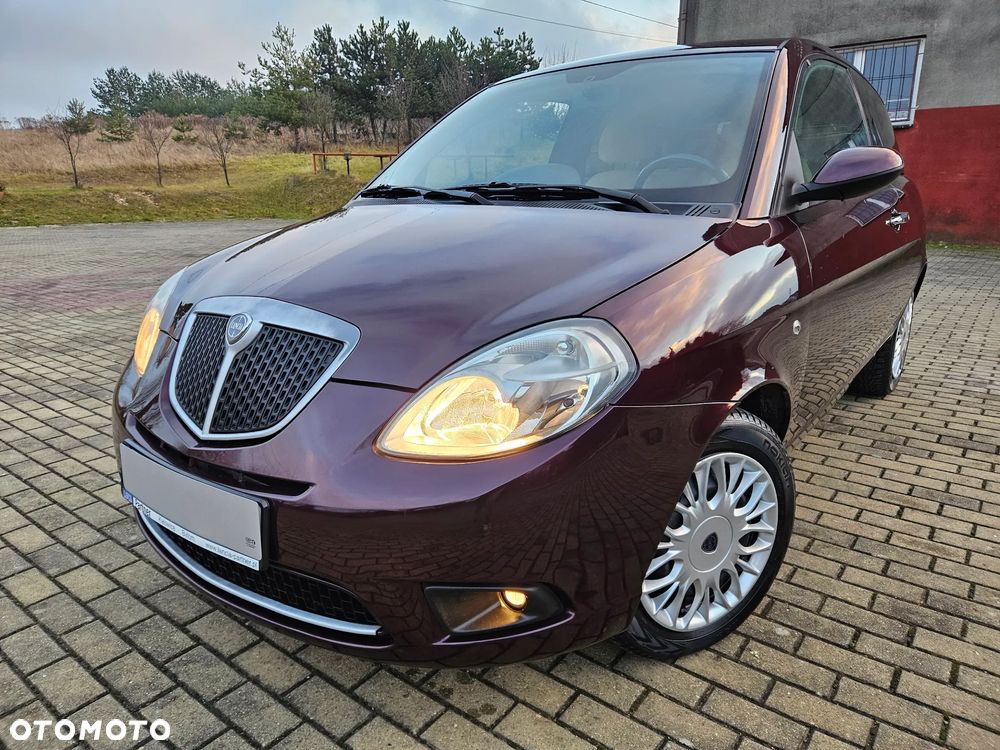 Lancia Ypsilon 1.4 8V Platino (4 os.) - 1