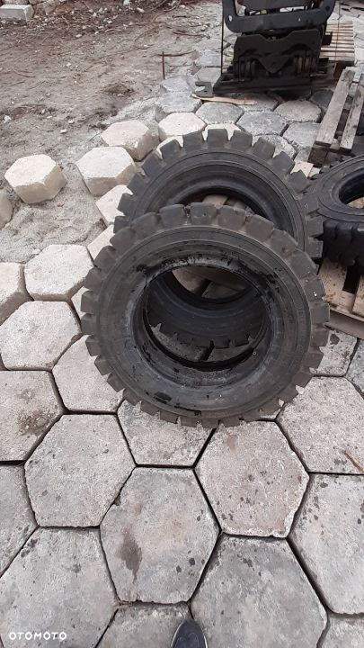 225/75/15Continental 28x9x15 - 2