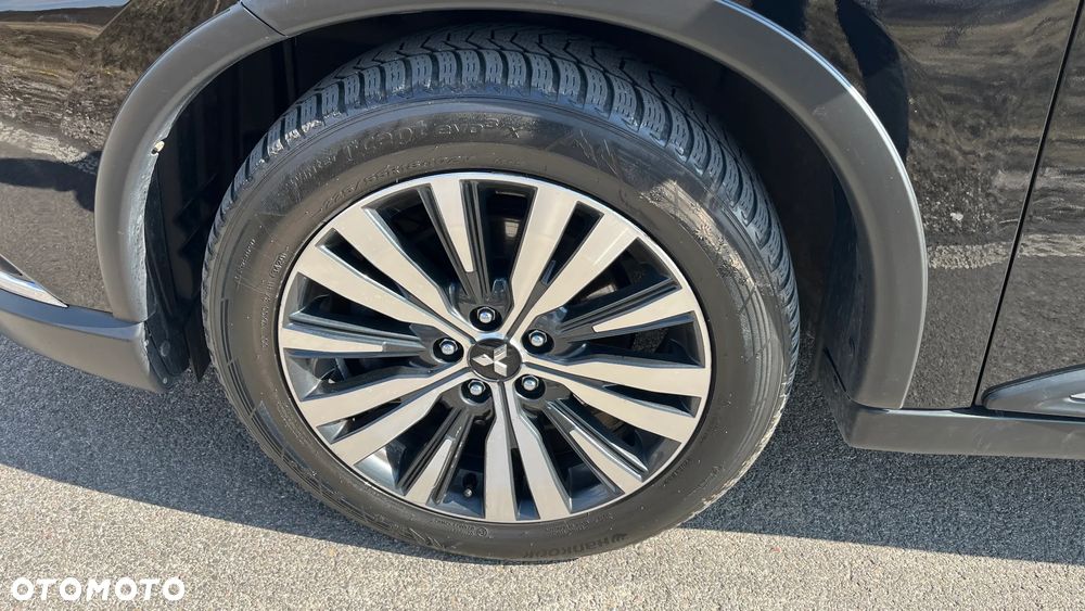 Mitsubishi Outlander 2.0 Intense + Navi 4WD CVT - 25