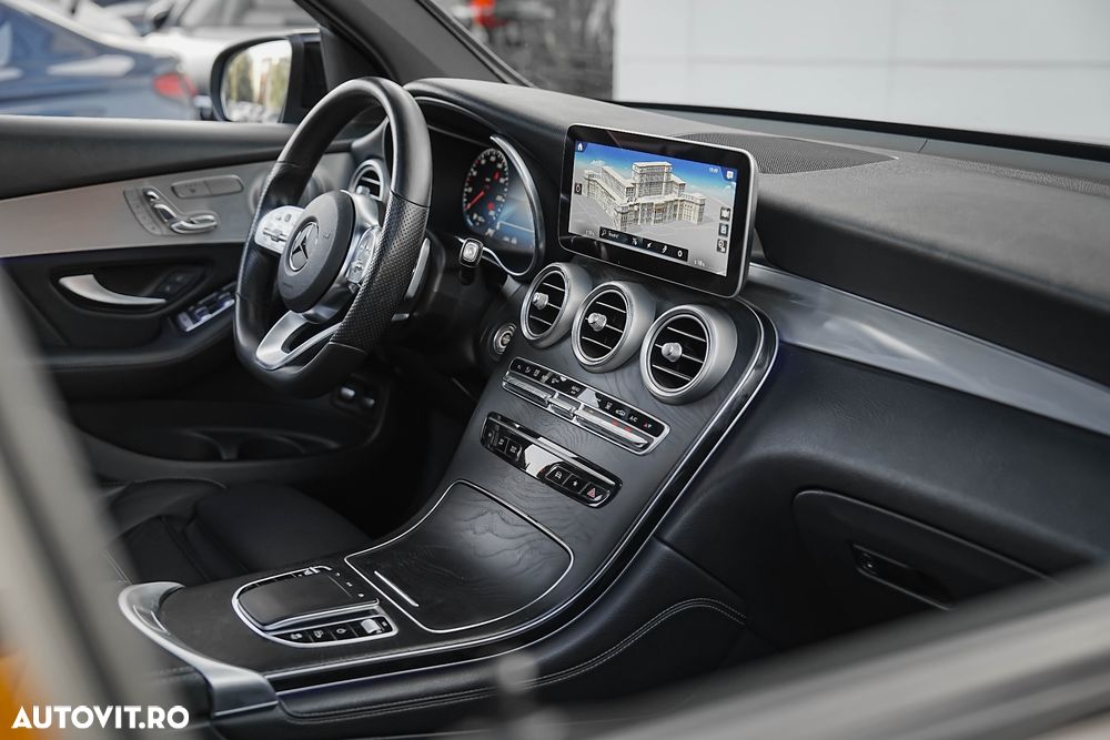 Mercedes-Benz GLC 300 e 4Matic 9G-TRONIC AMG Line - 26
