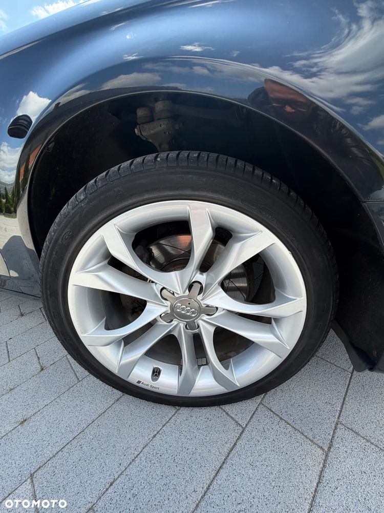 Audi A4 Limousine - 11