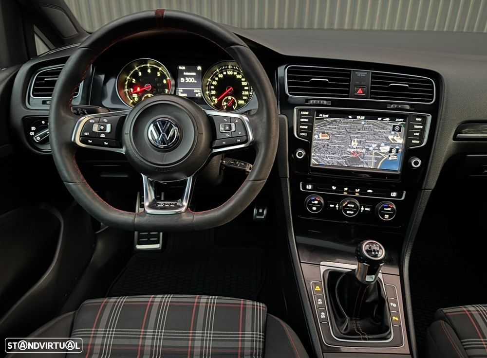 VW Golf 2.0 TSi GTi Performance - 26