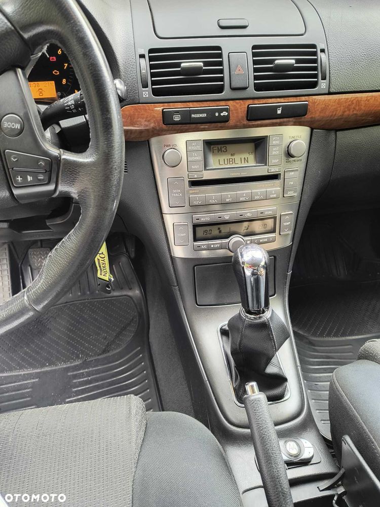Toyota Avensis - 2