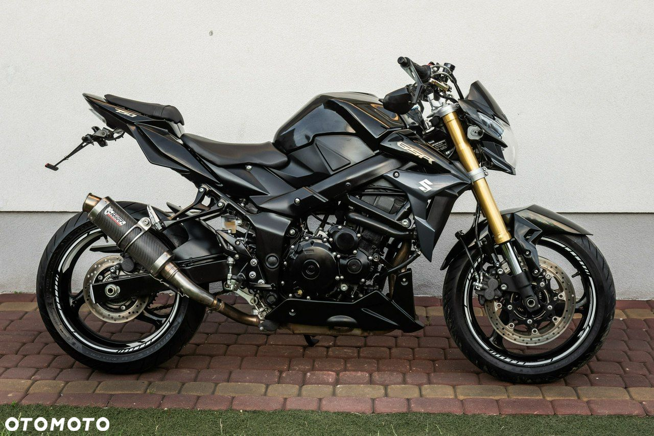 Suzuki GSR - 2