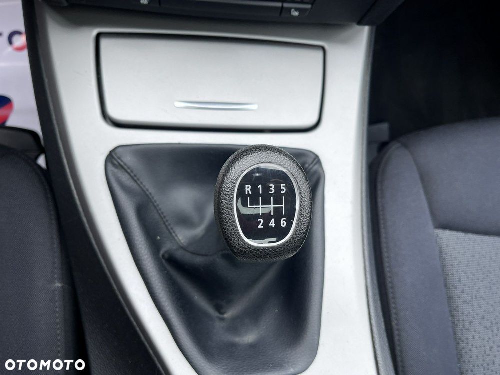 BMW Seria 3 318i - 28