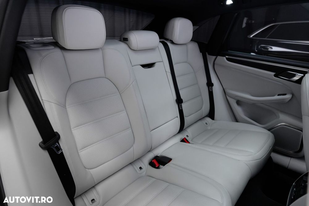 Porsche Macan T - 33