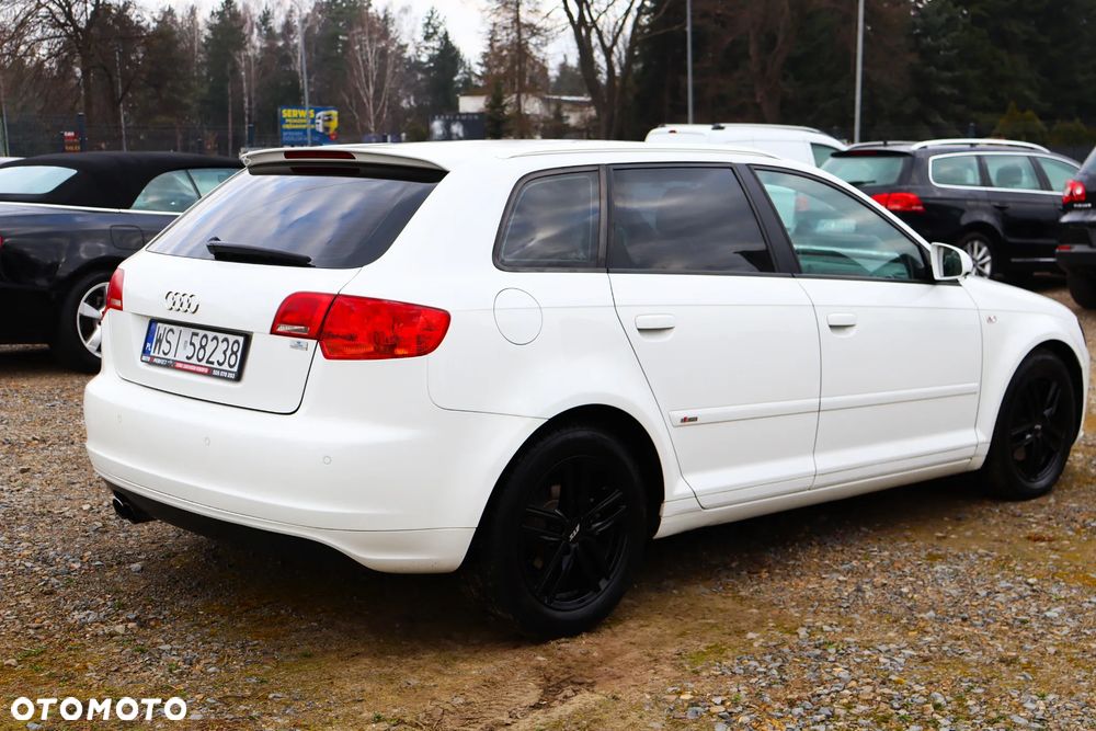Audi A3 Sportback 1.4 TFSI S line Sportpaket - 4