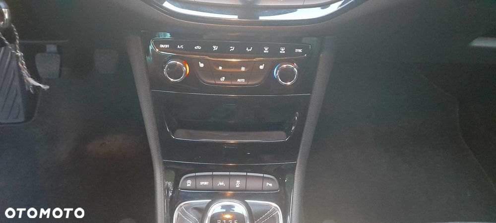 Opel Astra 1.4 Turbo Edition - 10