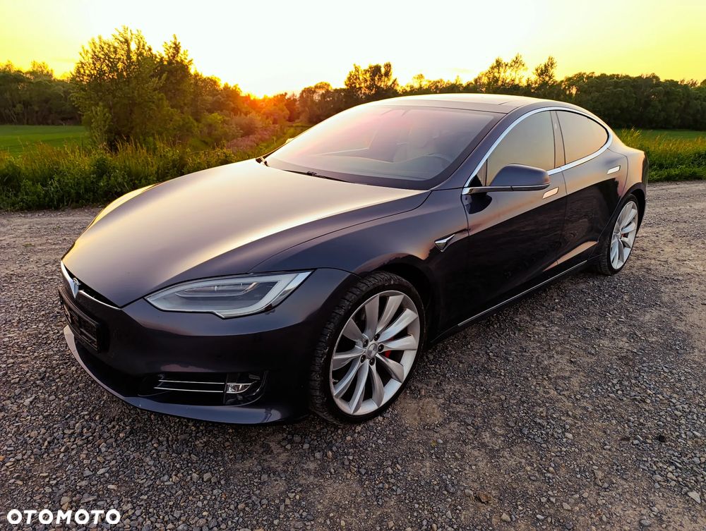 Tesla Model S - 14