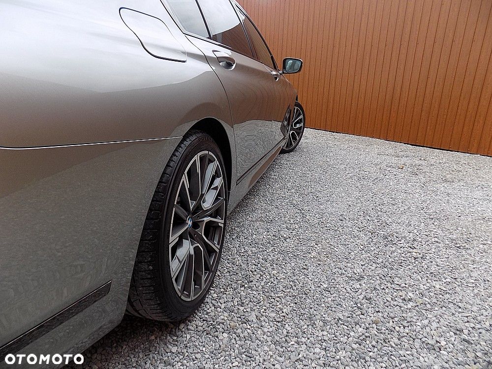 BMW Seria 7 745Le xDrive - 34