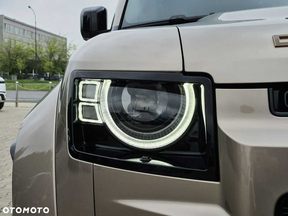 Land Rover Defender 110 P635 OCTA - 13