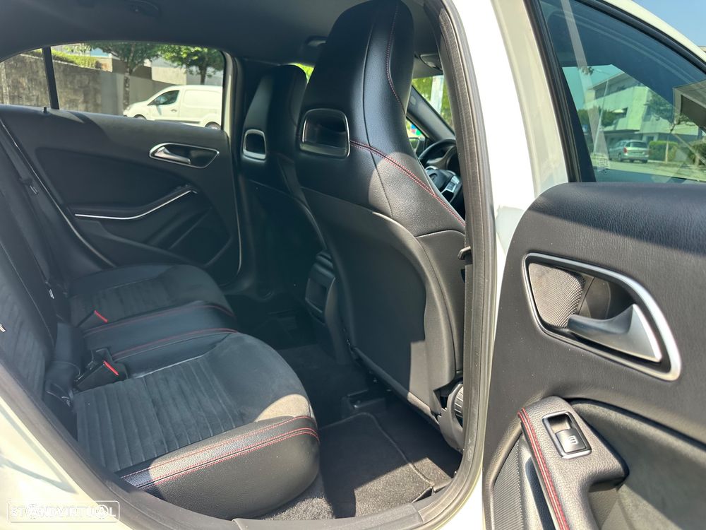 Mercedes-Benz A 180 d AMG Line - 35