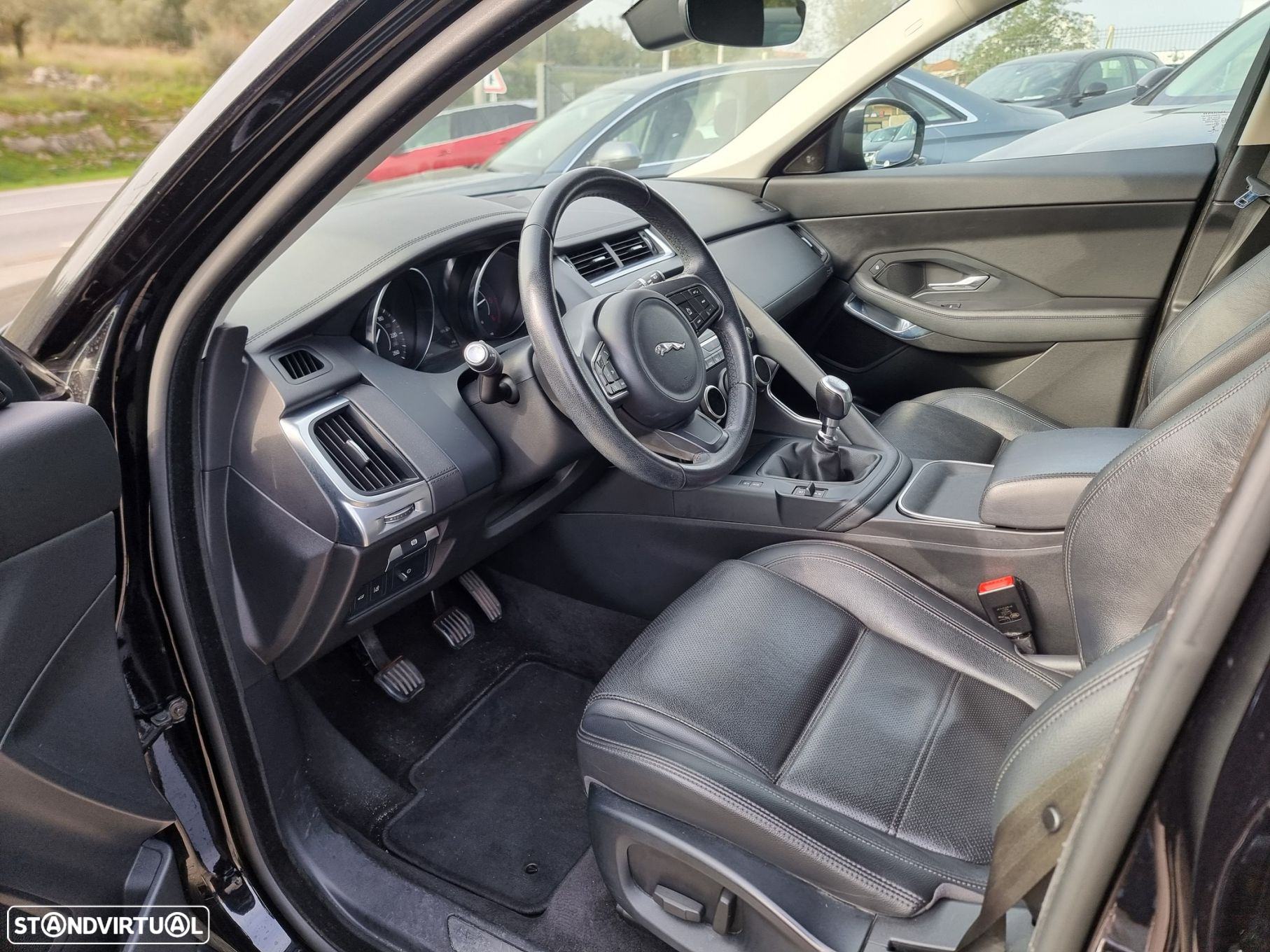 Jaguar E-Pace 2.0 i4D S - 11