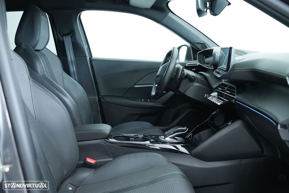 Peugeot 2008 PureTech 130 EAT8 GT Pack - 26