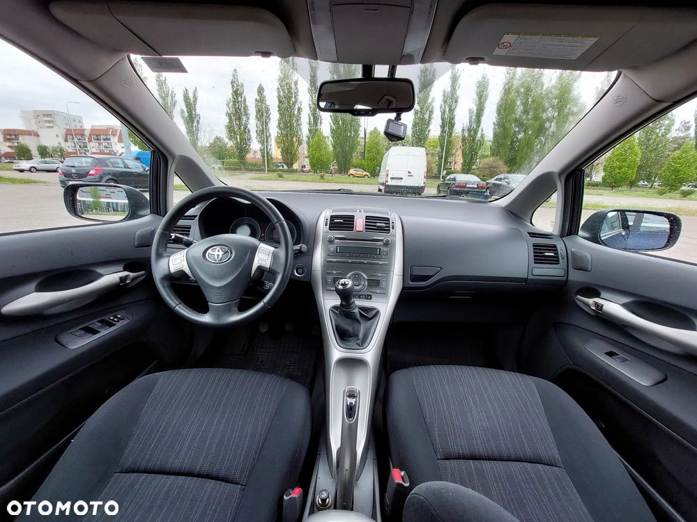 Toyota Auris 1.6 VVT-i Sol - 2