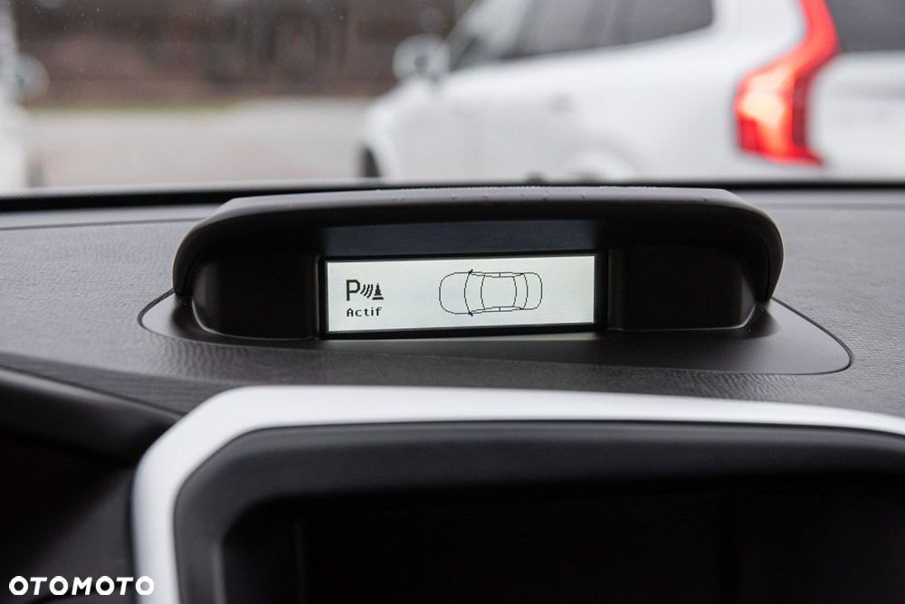 Volvo XC 60 D5 AWD Momentum - 22