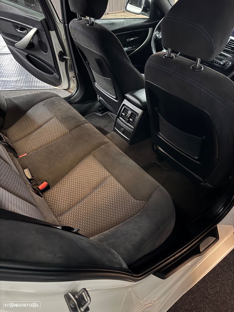 BMW 320 d Pack M - 11