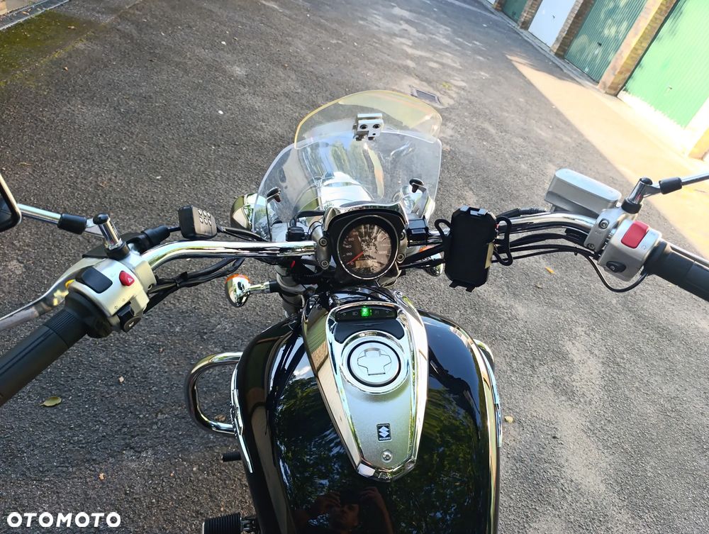 Suzuki Intruder - 12