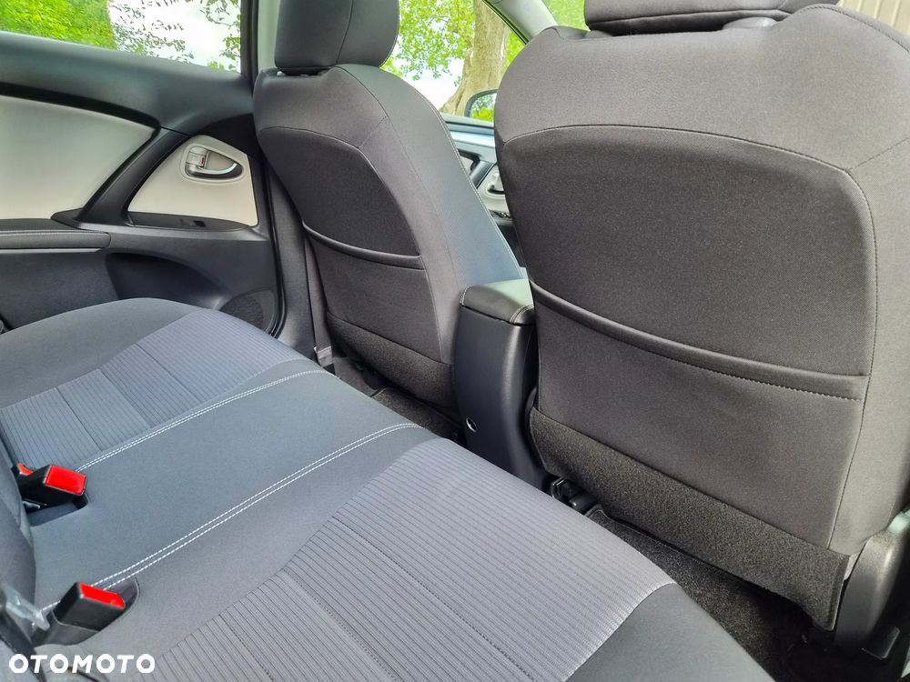 Toyota Avensis 1.8 Executive - 32