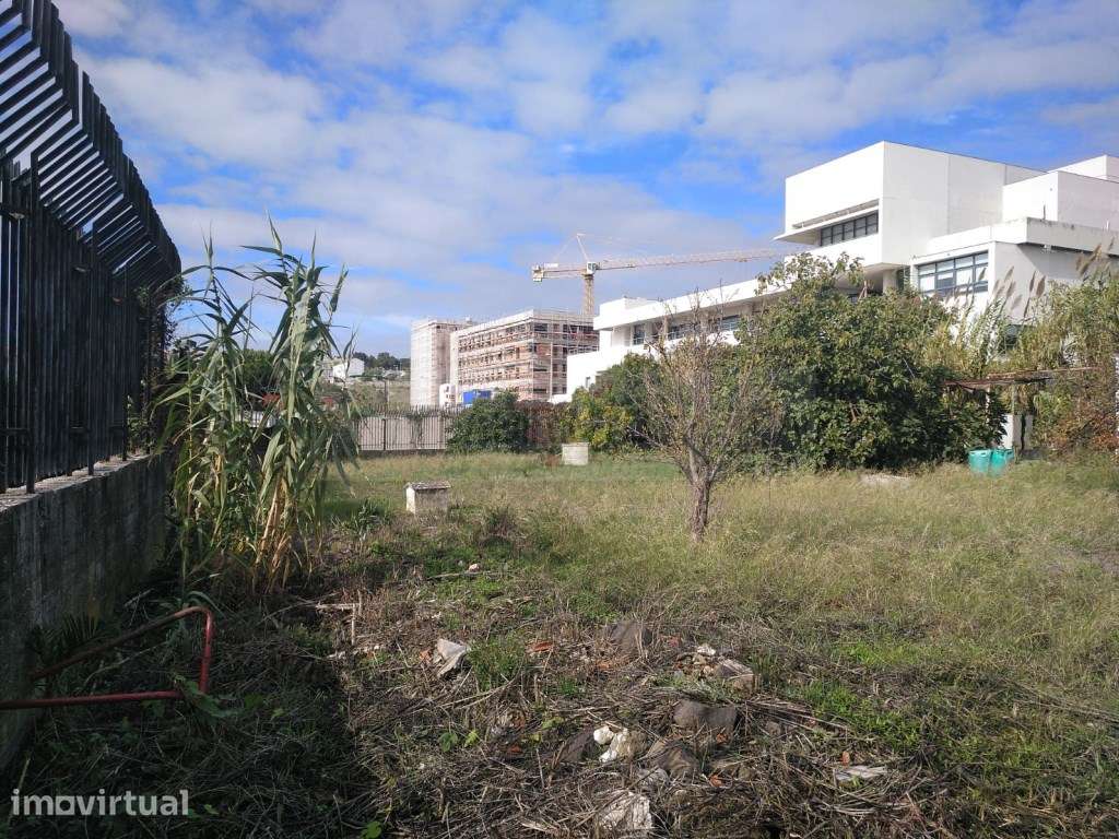 Vende-se Terreno Urbano na Ajuda - Lisboa - Grande imagem: 2/6