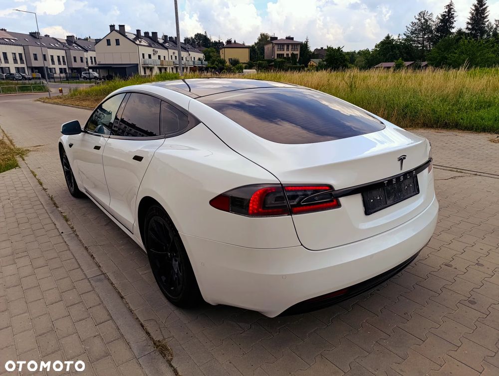 Tesla Model S - 21