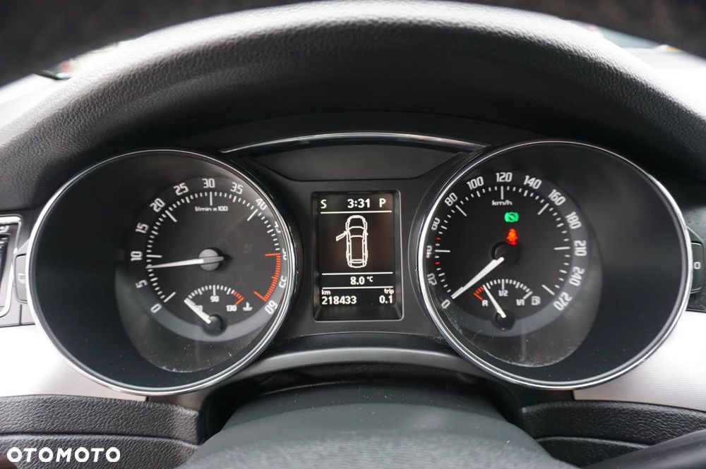 Skoda Superb 2.0 TDI DSG FAMILY - 32