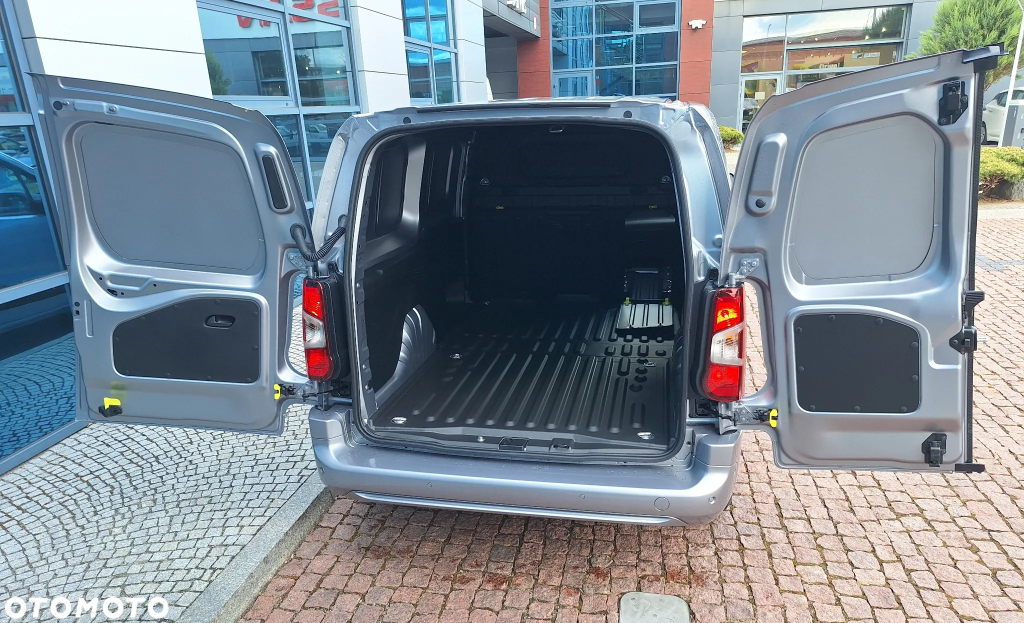 Peugeot Partner Furgon Long 950kg BlueHDi 130 KM S&S EAT8 - 7