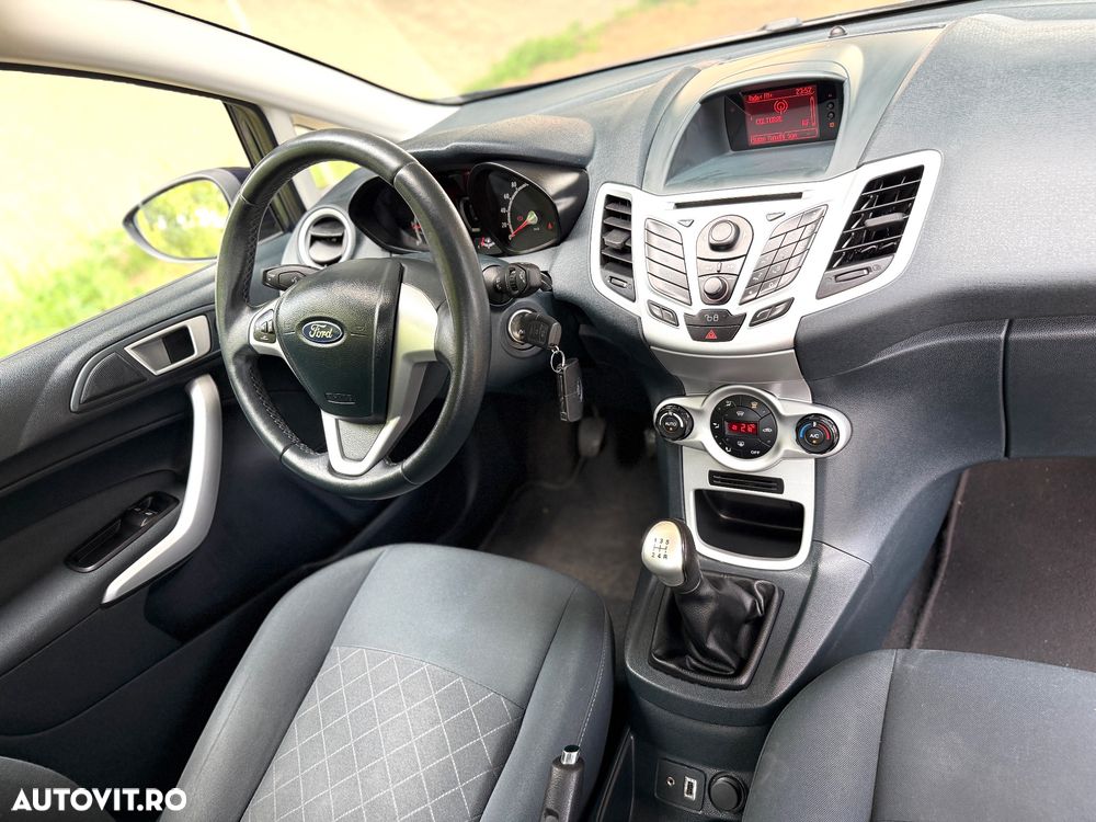 Ford Fiesta 1.25i Titanium - 8