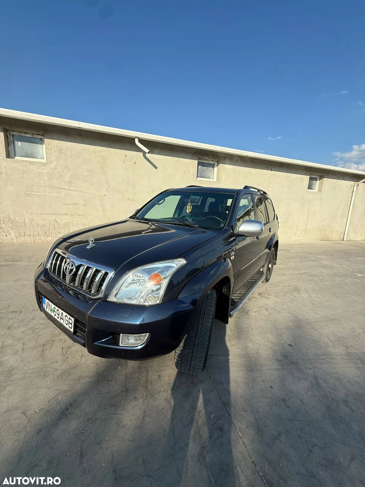 Toyota Land Cruiser - 1