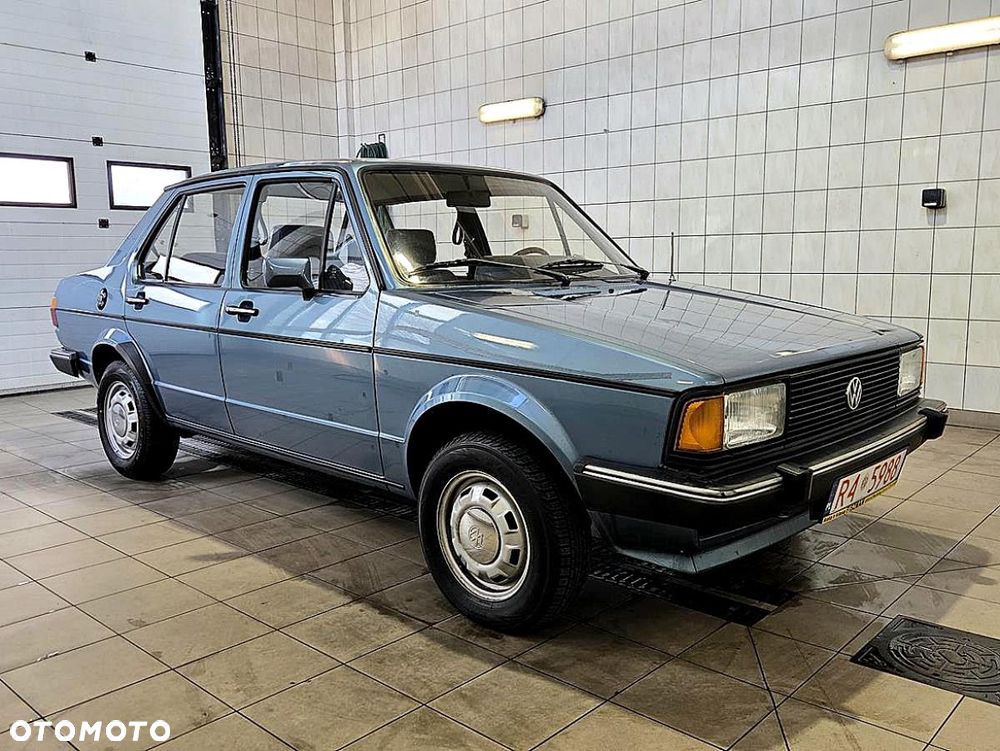 Volkswagen Jetta - 1